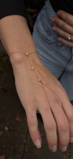 Chaîne de main fleurs dorée