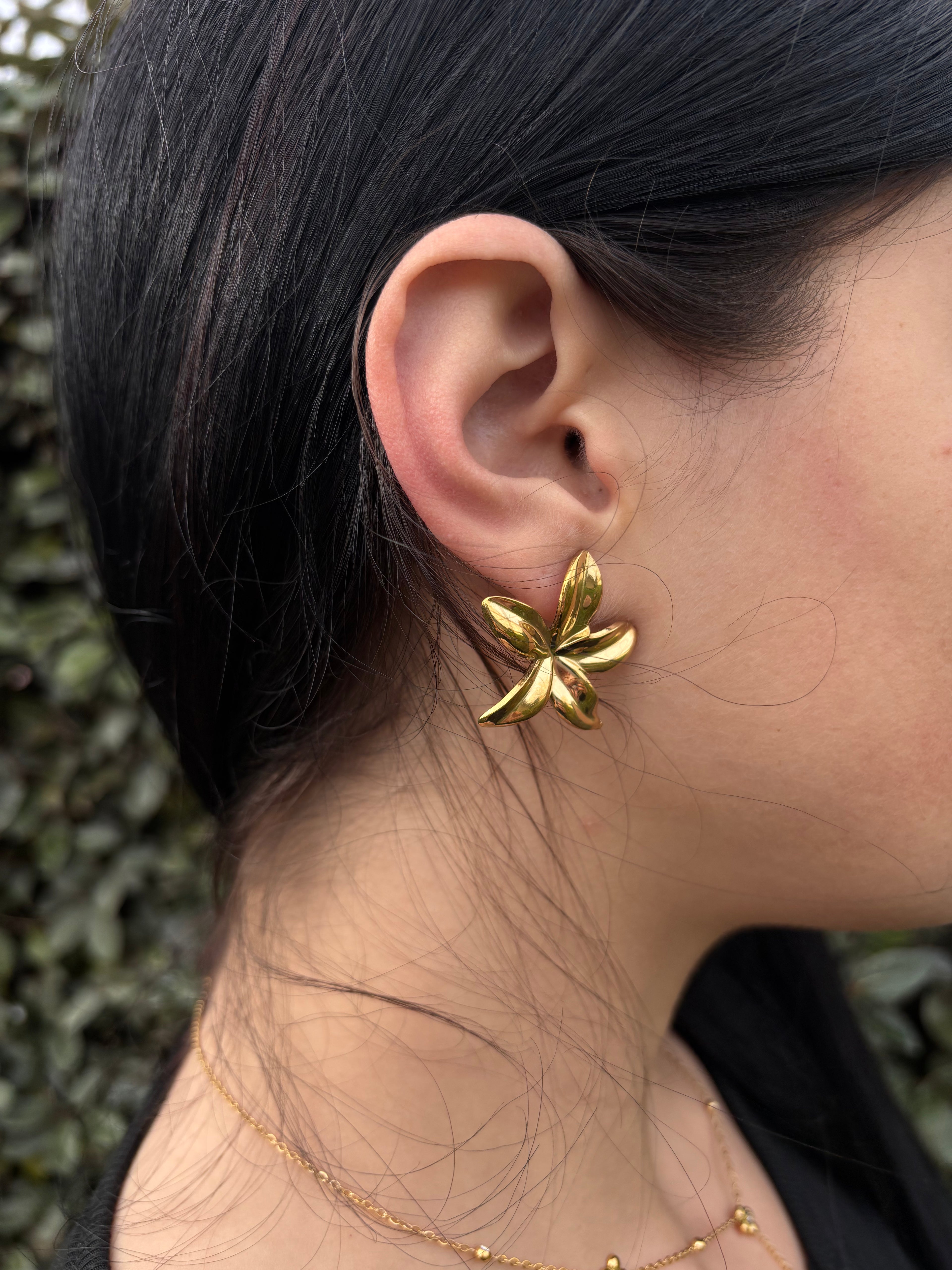 Boucles d'oreilles fleur dorée