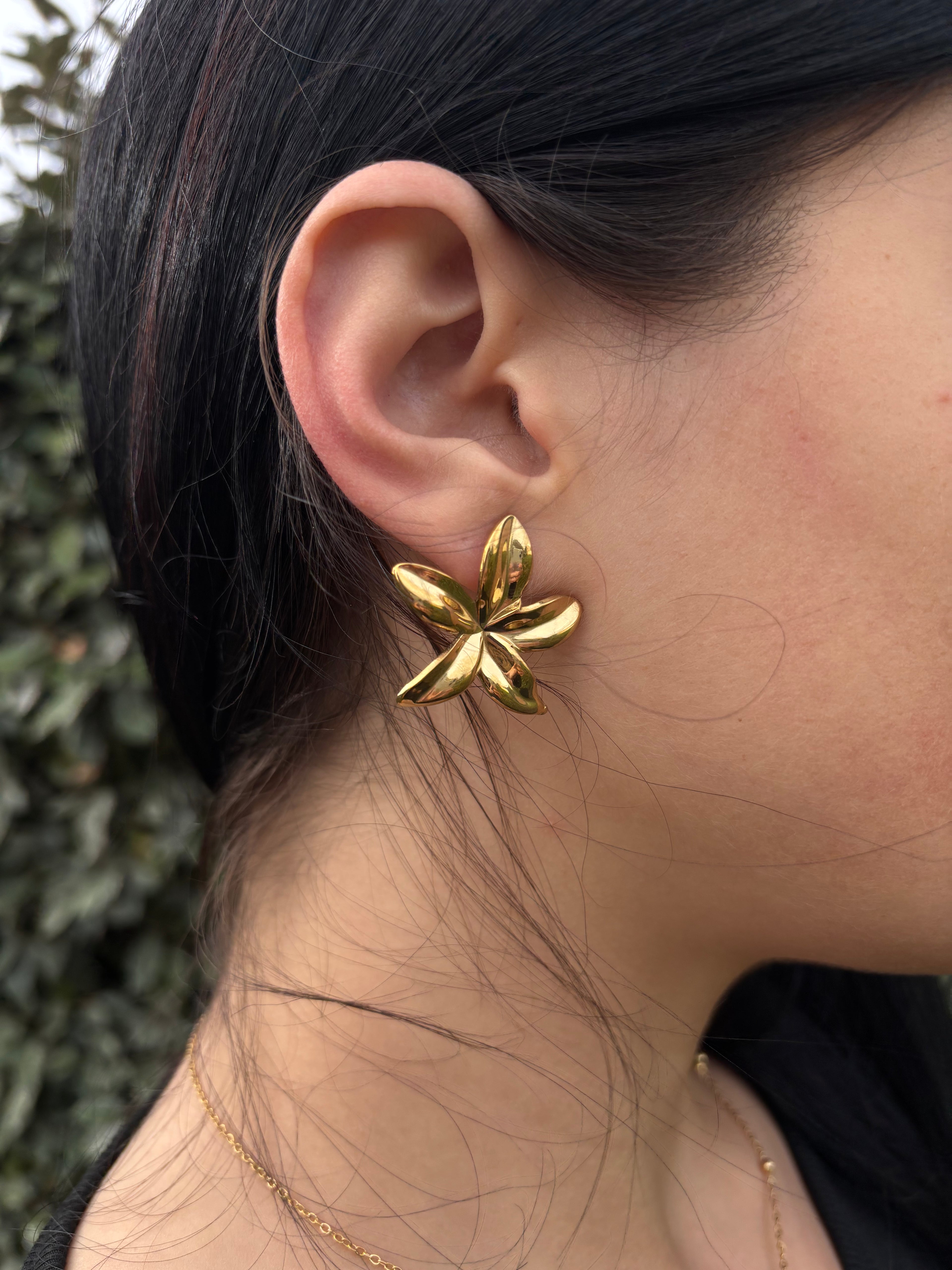 Boucles d'oreilles fleur dorée