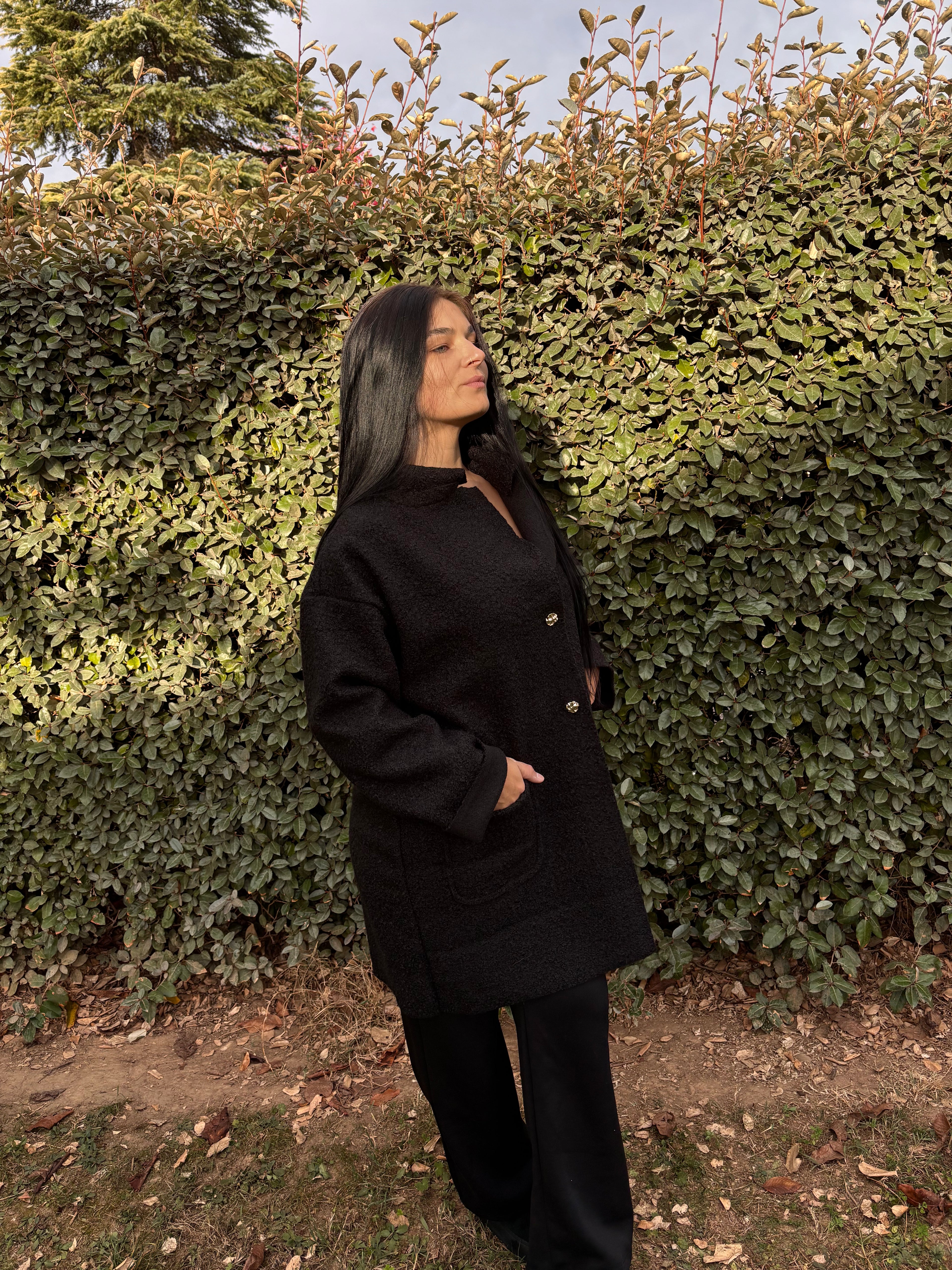 Veste Clara – longue à boutons dorés (Taille unique)